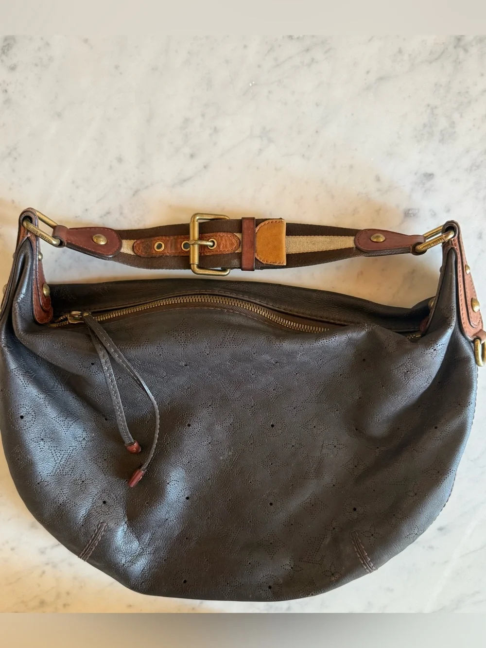 Vintage Authentic 2000s Louis Vuitton Hobo Bag in brown leather